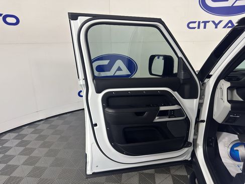 Used 2020 Land Rover Defender 110 HSE AWD/4WD image 14