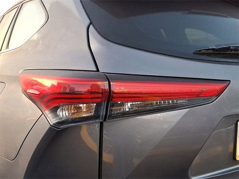 Certified 2023 Toyota Highlander XLE image 16