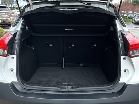 Used 2018 Nissan Kicks SR w/ Premium Package image 7