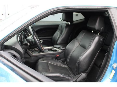 Used 2015 Dodge Challenger SXT Plus image 9