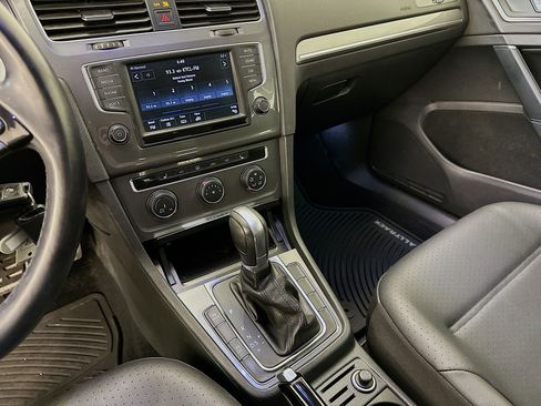 Used 2017 Volkswagen Golf S image 25