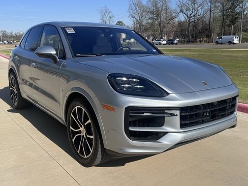 Used 2024 Porsche Cayenne S image 7