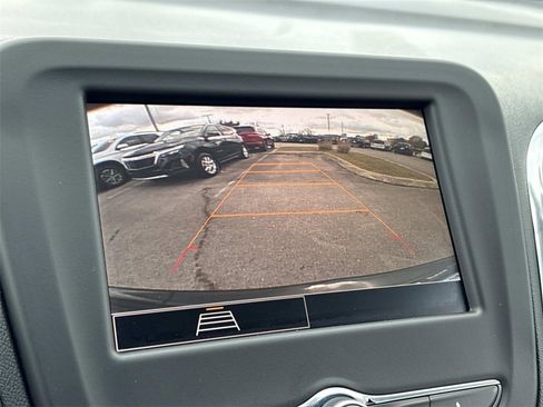 Used 2023 Chevrolet Equinox LT image 32