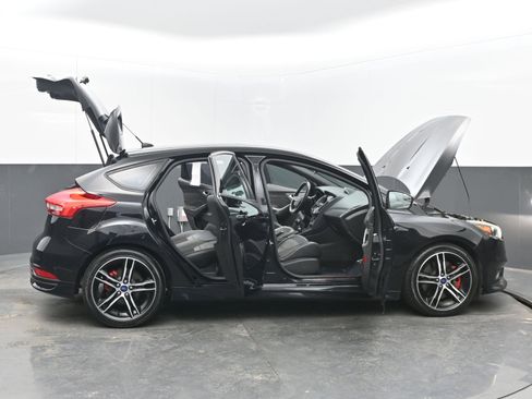 Used 2016 Ford Focus ST w/ Equipment Group 401A image 43