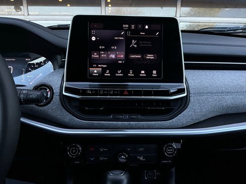 Used 2025 Jeep Compass Latitude image 26