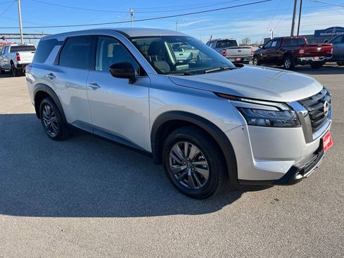 Used 2024 Nissan Pathfinder S image 24
