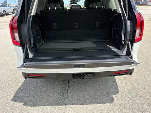 Used 2025 Ford Expedition Active AWD/4WD image 57