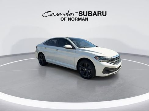 Used 2023 Volkswagen Jetta SE FWD image 2