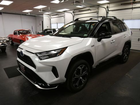 Used 2023 Toyota RAV4 XSE w/ Weather Package AWD/4WD image 3