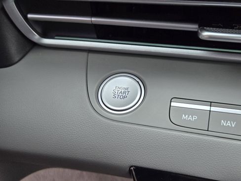 Used 2024 Hyundai Elantra Blue image 11