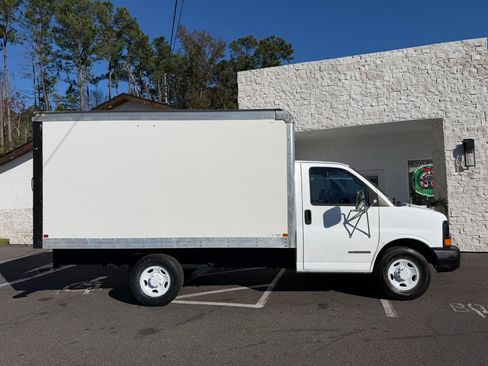 Used 2007 Chevrolet Express 3500 RWD image 15