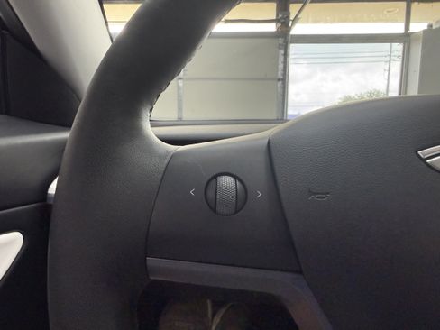 Used 2021 Tesla Model 3 Standard Range Plus RWD image 9