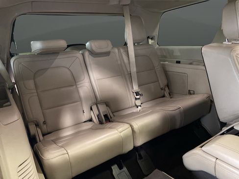 Used 2019 Lincoln Navigator Reserve w/ Cargo Package AWD/4WD image 35