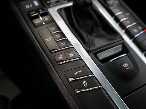 Used 2018 Porsche Macan image 44