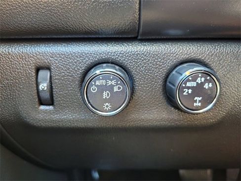 Used 2016 GMC Canyon SLE image 19