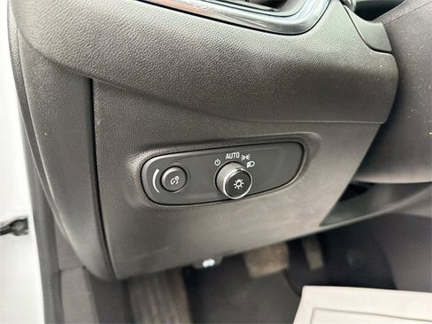 Used 2023 Chevrolet Equinox LT w/ Driver Convenience Package image 17