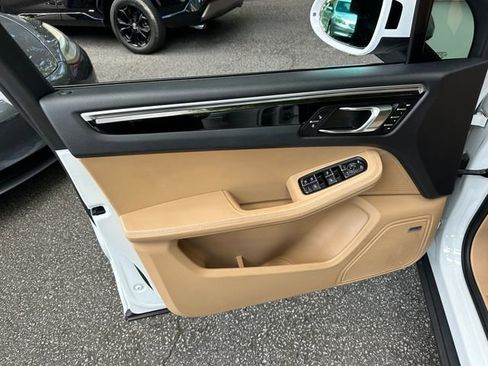 Used 2018 Porsche Macan Sport Edition w/ Driver Memory Package image 12