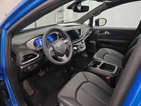 New 2026 Chrysler Pacifica Select AWD/4WD image 14