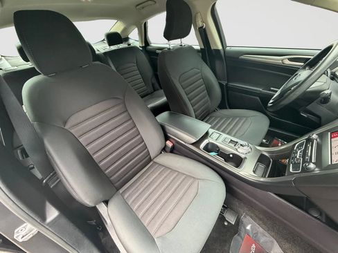 Used 2018 Ford Fusion SE w/ Fusion SE Technology Package FWD image 21