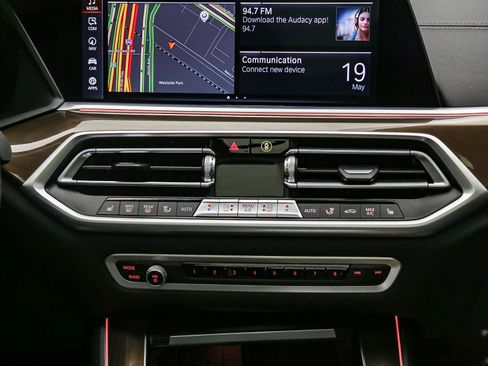 Used 2022 BMW X5 xDrive40i w/ Parking Assistance Package AWD/4WD image 15