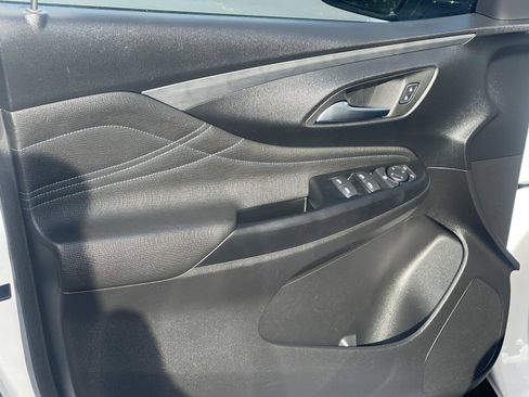 Used 2025 Buick Envista Sport Touring image 22