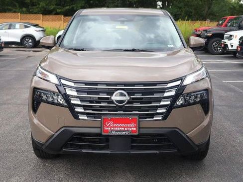 Certified 2025 Nissan Rogue SV AWD/4WD image 4