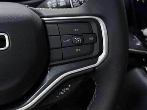 Used 2024 Jeep Wagoneer 4WD w/ Premium Group I image 47