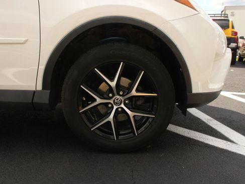 Used 2017 Toyota RAV4 SE AWD/4WD image 9
