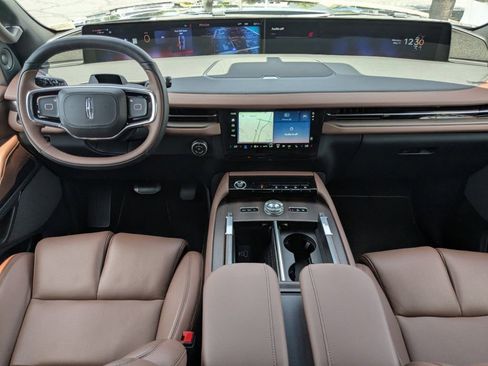 New 2026 Lincoln Navigator L Reserve AWD/4WD image 16