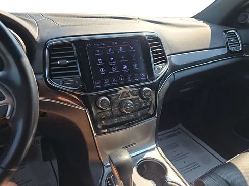 Used 2020 Jeep Grand Cherokee Overland AWD/4WD image 25