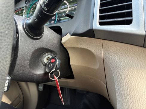 Used 2012 Toyota Venza LE FWD image 23