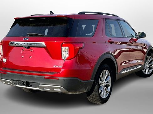 Used 2022 Ford Explorer XLT w/ Equipment Group 202A image 11