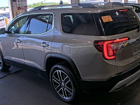 Used 2022 GMC Acadia SLT w/ Technology Package AWD/4WD image 2