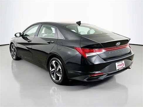 Used 2022 Hyundai Elantra Limited image 16