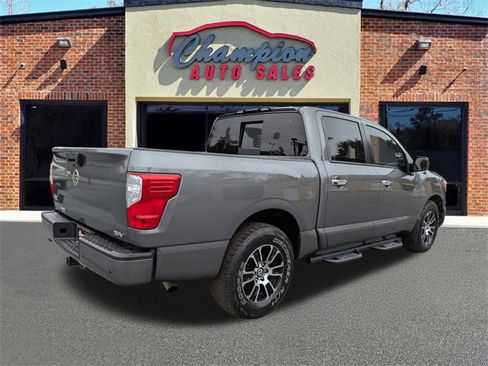 Used 2021 Nissan Titan SV w/ SV Convenience Package image 3