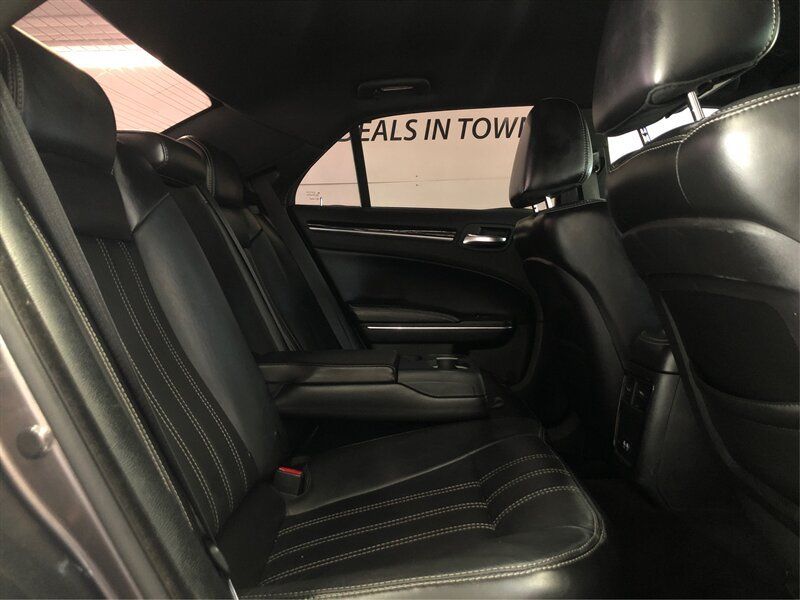 Used 2018 Chrysler 300 S RWD image 9