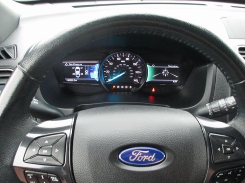 Used 2018 Ford Explorer XLT w/ Equipment Group 202A image 27