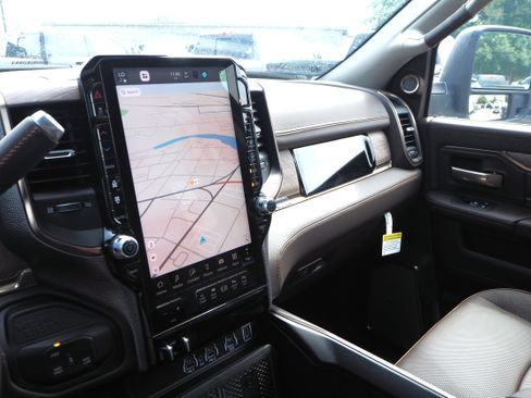 New 2025 RAM 2500 Limited image 34