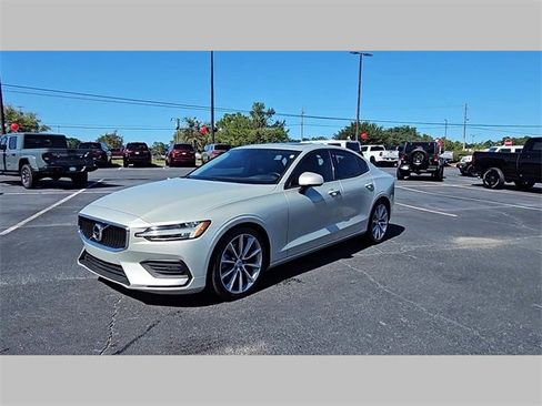 Used 2020 Volvo S60 T5 Momentum image 22