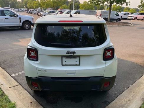 Used 2023 Jeep Renegade Latitude AWD/4WD image 32