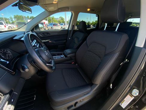 Used 2025 Nissan Pathfinder SV AWD/4WD image 9