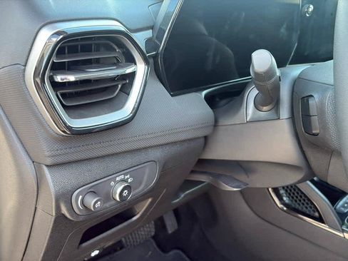 Used 2025 Chevrolet TrailBlazer LT AWD/4WD image 15