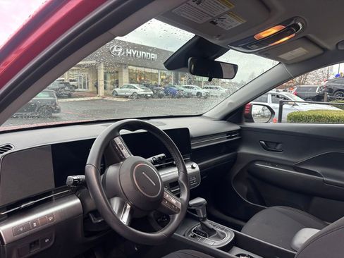 Used 2025 Hyundai Kona SEL image 5