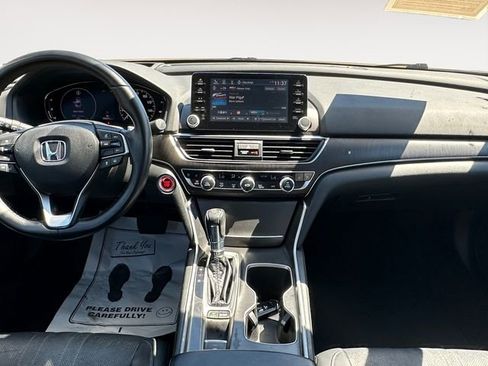 Used 2018 Honda Accord Touring image 11