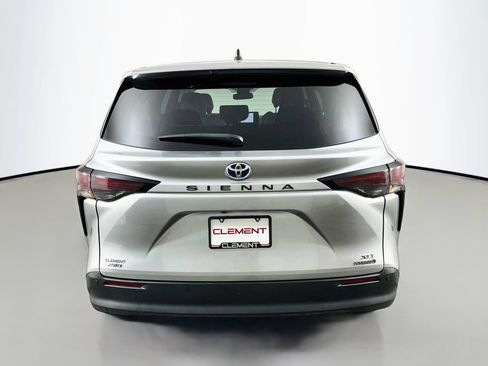 Used 2023 Toyota Sienna XLE AWD/4WD image 8