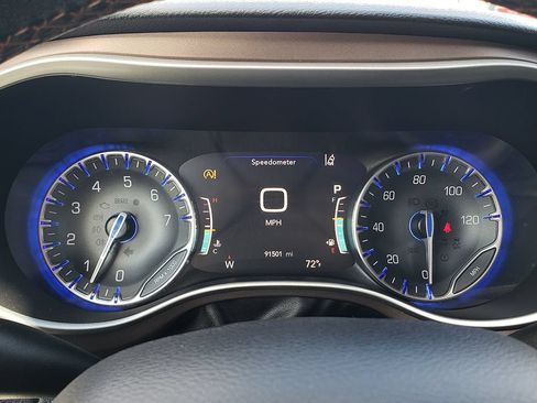 Used 2018 Chrysler Pacifica Touring-L w/ Advanced Safetytec Group FWD image 30