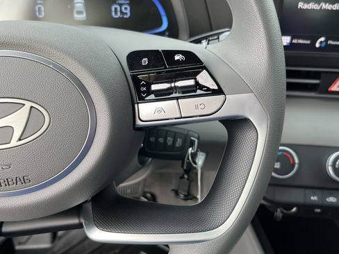 Certified 2025 Hyundai Elantra SE image 19