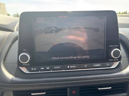 Used 2025 Nissan Rogue SV FWD image 24