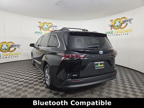 Used 2025 Toyota Sienna LE w/ LE Plus Package FWD image 6