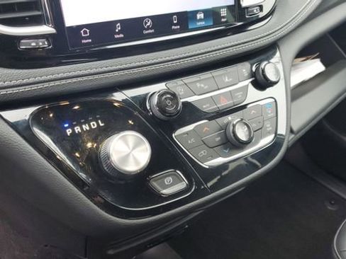 Used 2023 Chrysler Pacifica Touring-L w/ S Appearance Package image 17